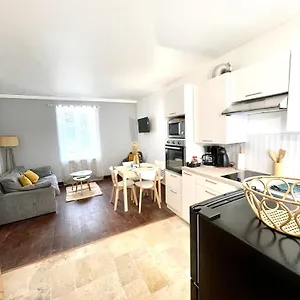 Apartment T2 Situe Au Coeur Du Centre Historique De, Dinan